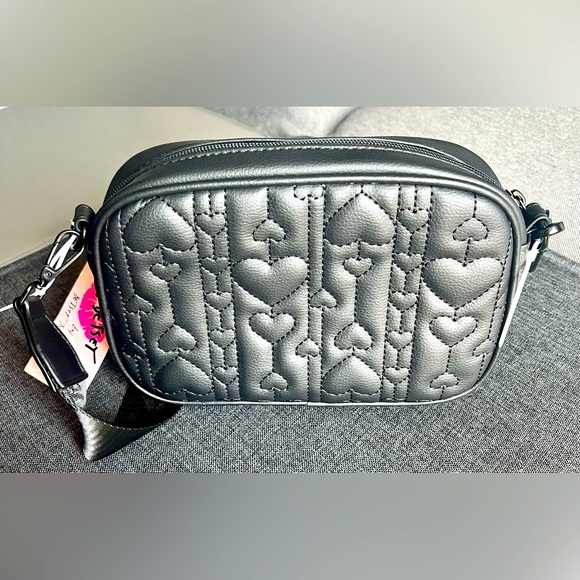 NWT! BETSEY JOHNSON CROSSBODY BAG WITH 2 COMPARMENTS & AIRPOD CASE! - Picture 4 of 5